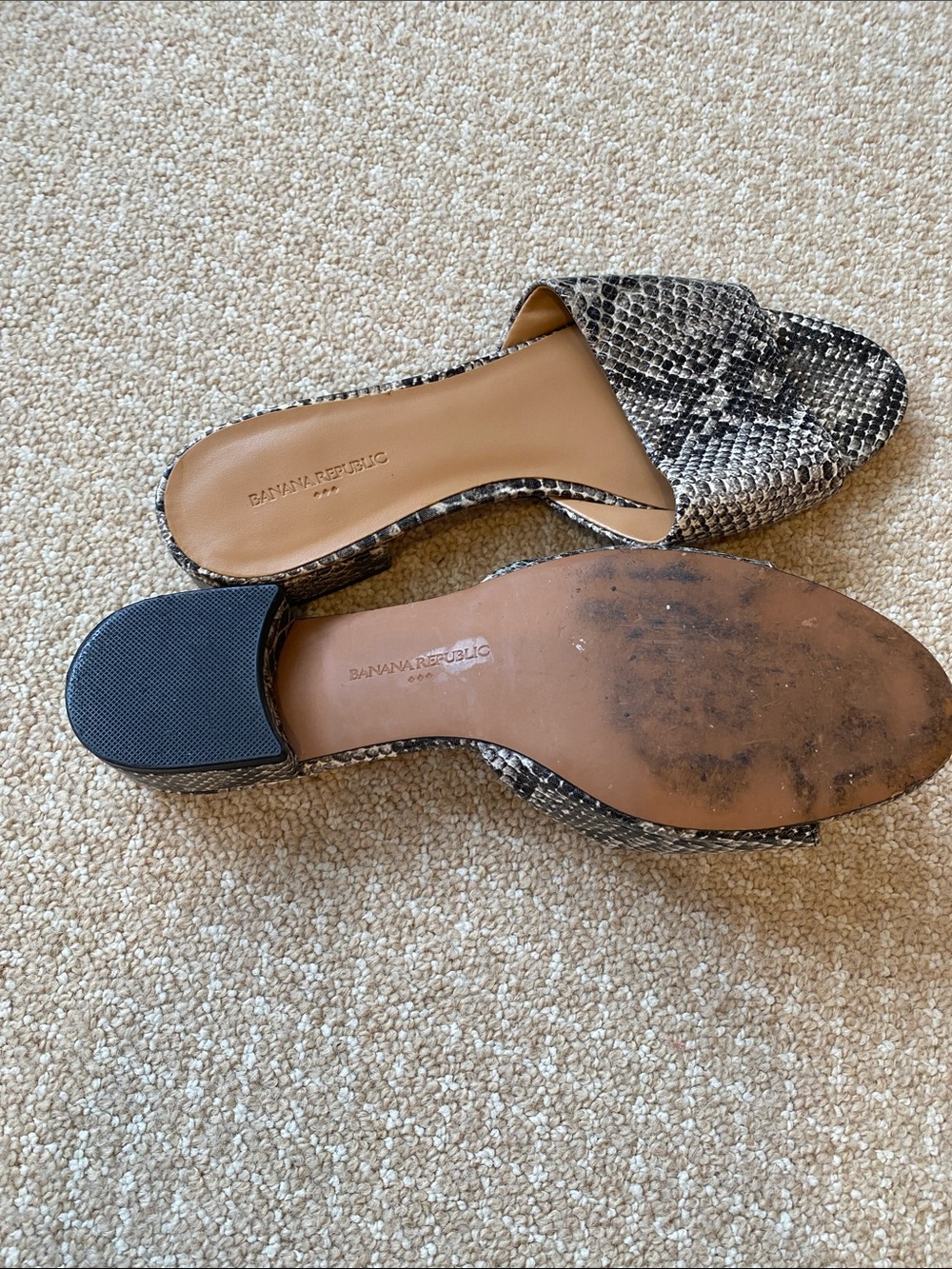 Banana Republic slides - Picture 6 of 6